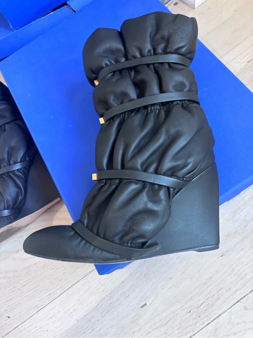 N/A stylish black